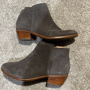 Barely worn size 6 Jack rogers booties